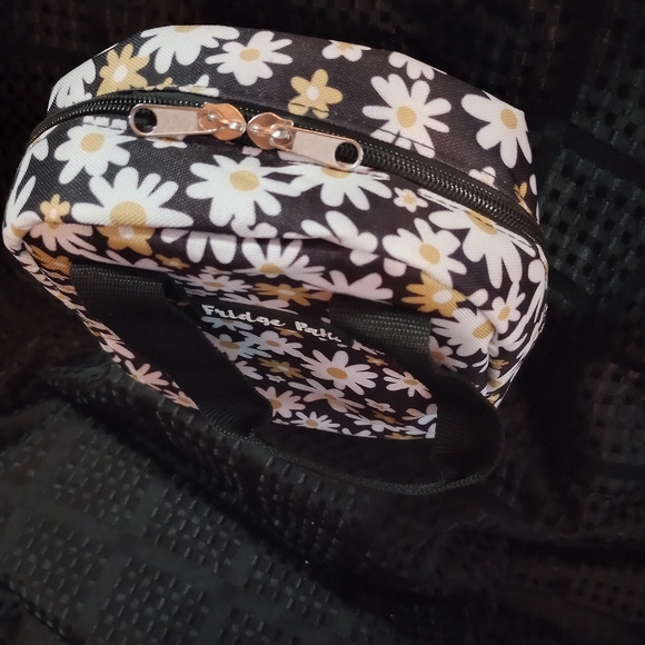 Daisy Insulated Bag - Black and Yellow - Picture 6 of 6